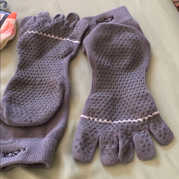 Bundle of Banana Republic bootie socks & toe socks - Picture 5 of 8